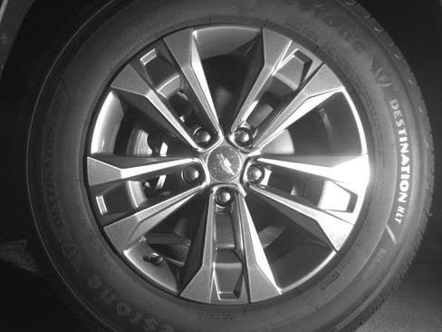 Used 2025 Chevrolet Equinox LT image 12