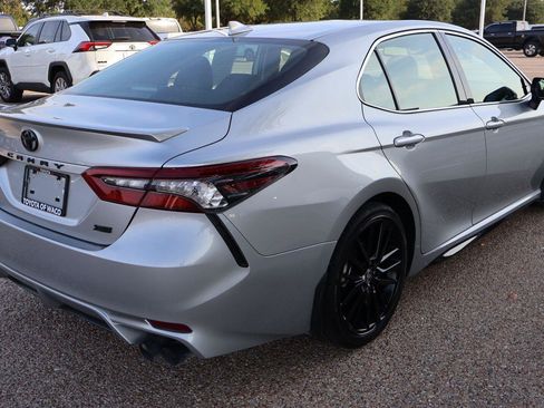 Used 2022 Toyota Camry XSE FWD image 3