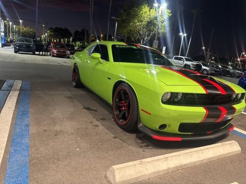 Used 2023 Dodge Challenger R/T w/ Blacktop Package image 16