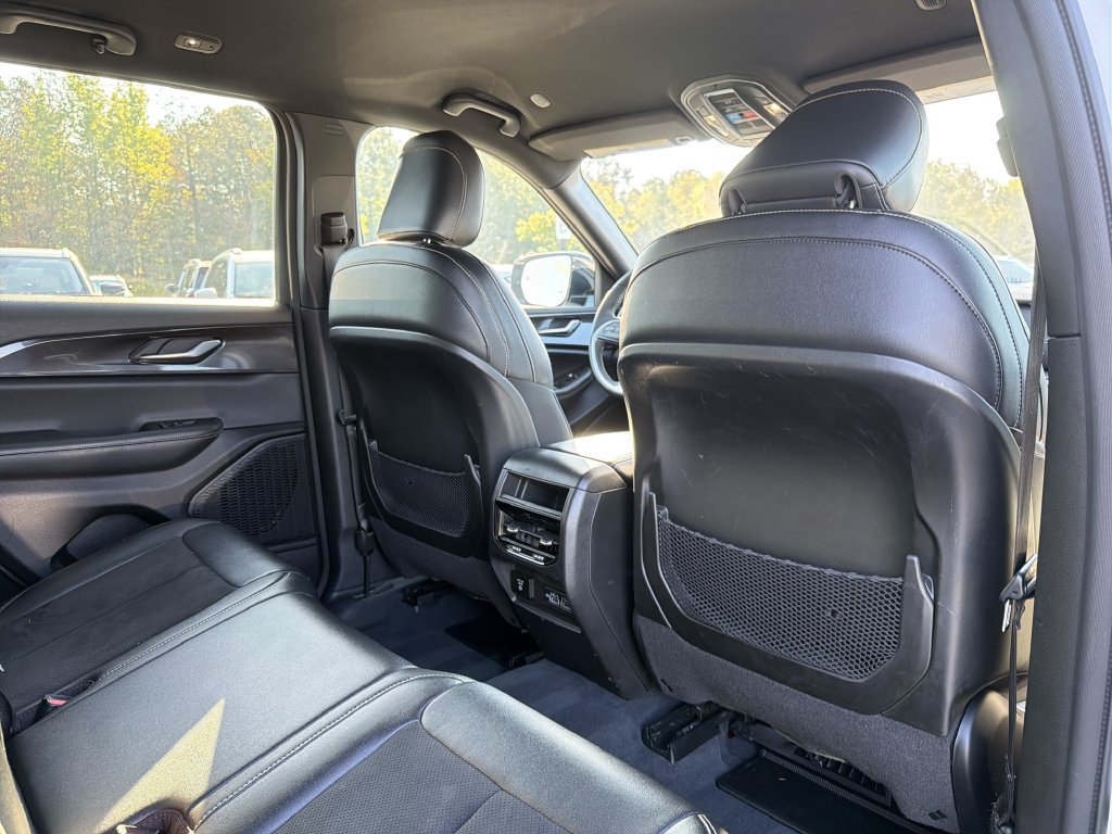 Used 2023 Jeep Grand Cherokee Altitude AWD/4WD image 17