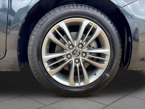 Used 2017 Toyota Camry LE FWD image 11