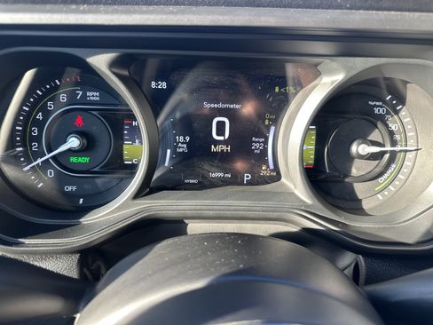 Used 2024 Jeep Wrangler Sahara w/ Technology Group image 16