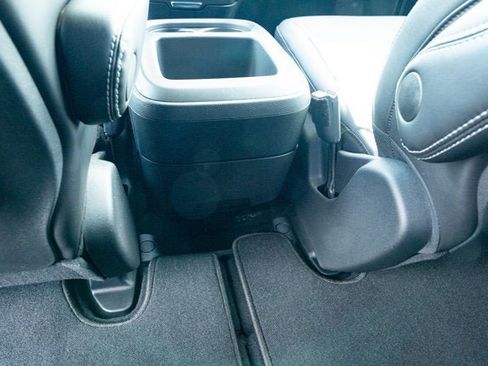 New 2026 Chrysler Pacifica Select image 31