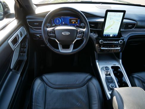 Used 2021 Ford Explorer Platinum w/ Equipment Group 601A image 14