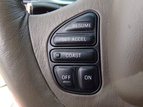 Used 2001 Lincoln Continental image 57