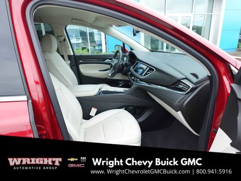 Used 2023 Buick Enclave Essence image 28