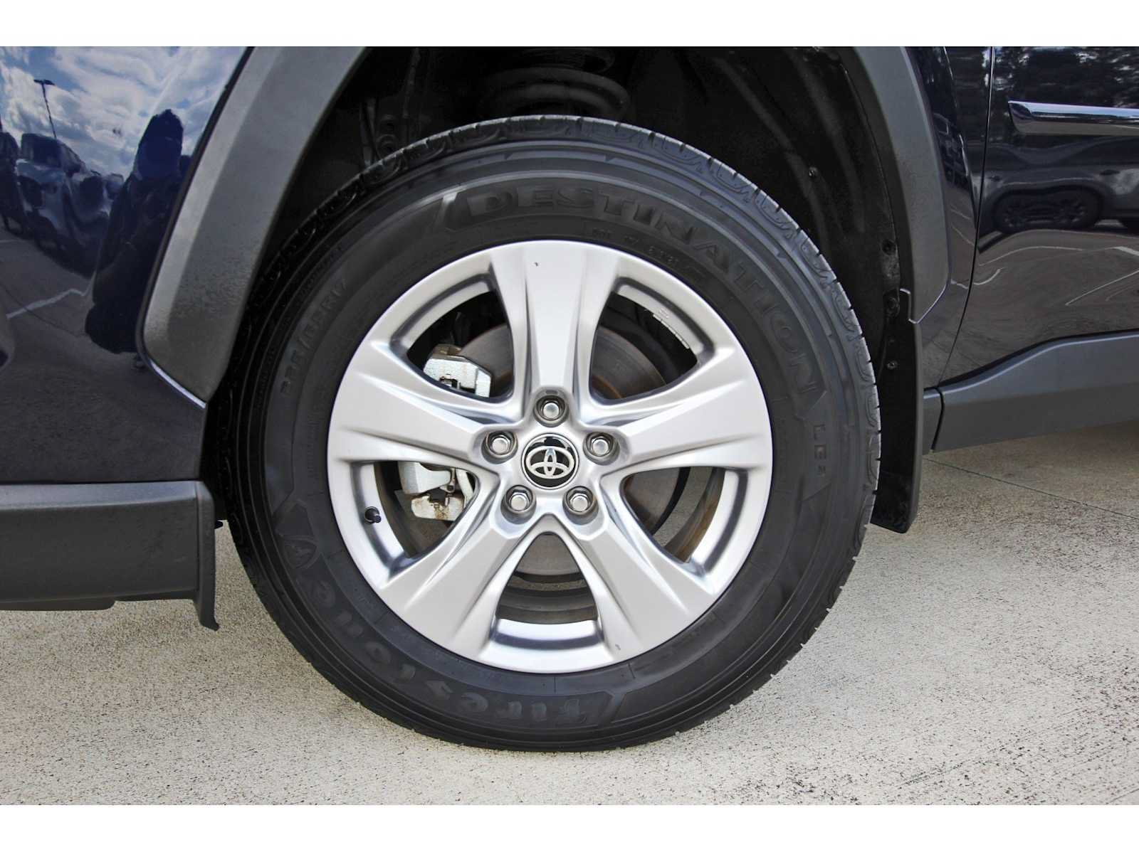 Used 2025 Toyota RAV4 XLE w/ Convenience Package FWD image 29