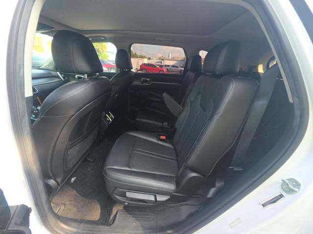 Used 2023 Kia Sorento SX FWD image 12