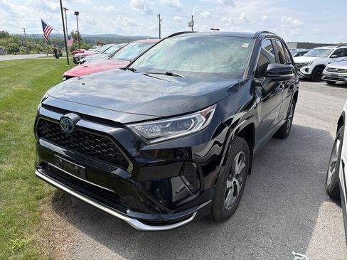 Used 2021 Toyota RAV4 SE w/ Weather & Moonroof Package AWD/4WD image 4