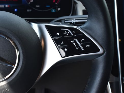 Used 2023 Mercedes-Benz GLC 300 4MATIC image 17