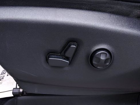 Used 2020 Chrysler Pacifica Limited w/ Advanced Safetytec Group FWD image 20