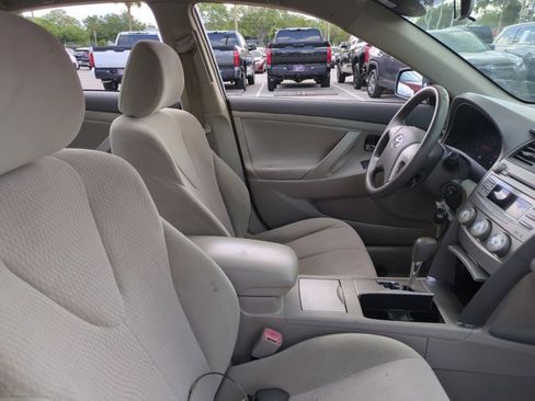 Used 2010 Toyota Camry LE image 19