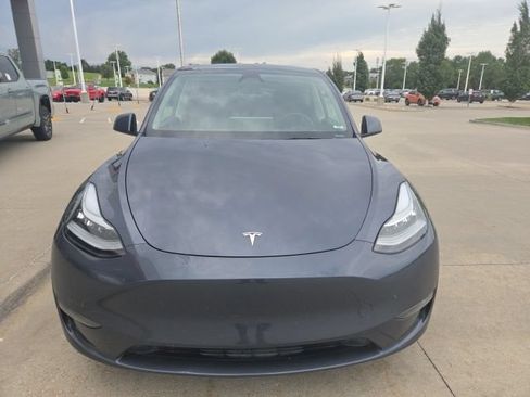Used 2023 Tesla Model Y Long Range AWD/4WD image 2