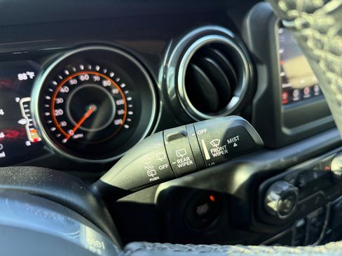 Used 2021 Jeep Wrangler Unlimited Sahara image 16