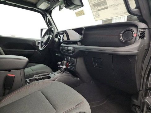 New 2025 Jeep Wrangler Unlimited Rubicon image 29