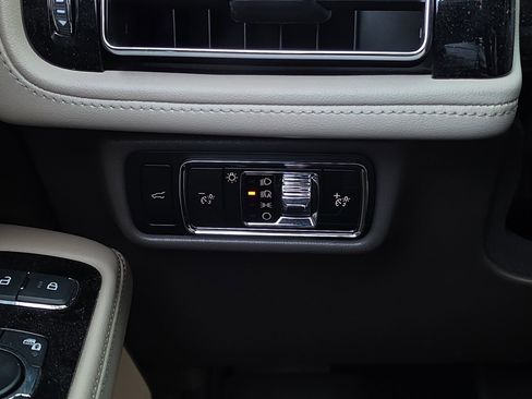 Used 2023 Lincoln Aviator Standard w/ Elements Package image 31