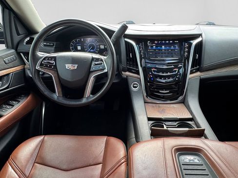 Used 2019 Cadillac Escalade Premium Luxury AWD/4WD image 21