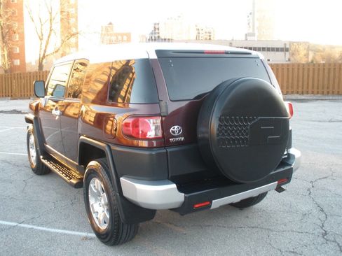 Used 2007 Toyota FJ Cruiser Base 4dr SUV 4WD (4L V6 6M) image 10