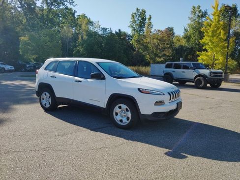 Used 2015 Jeep Cherokee Sport image 7