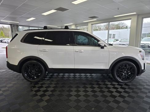 Used 2022 Kia Telluride EX w/ EX Premium Package image 3