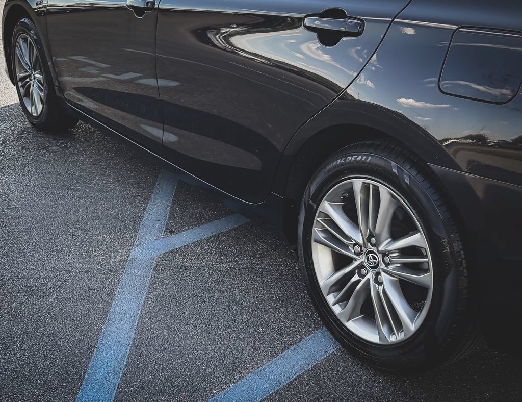 Used 2015 Toyota Camry SE FWD image 23
