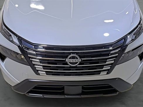 Used 2025 Nissan Rogue SV image 16