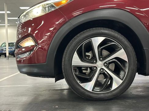Used 2016 Hyundai Tucson Limited w/ Option Group 03 FWD image 12