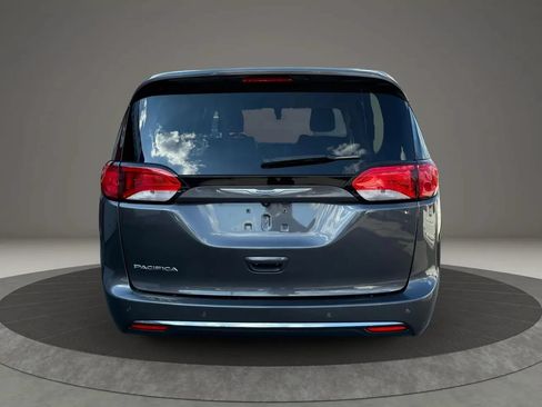 Used 2017 Chrysler Pacifica Touring-L Plus FWD image 5
