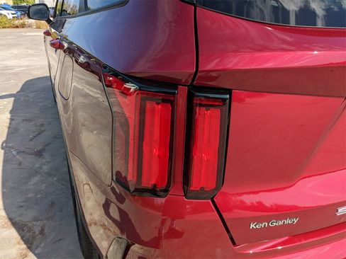 Used 2022 Kia Sorento SX image 12