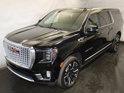 Used 2022 GMC Yukon XL Denali w/ Denali Premium Package image 1