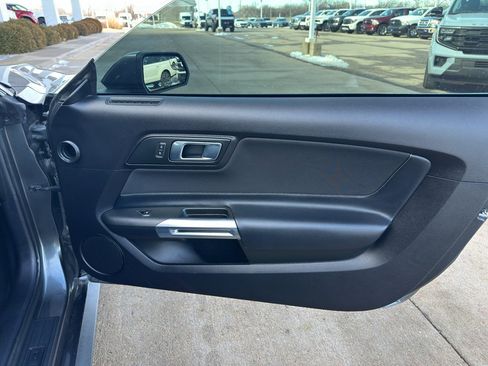 Used 2019 Ford Mustang Coupe image 25