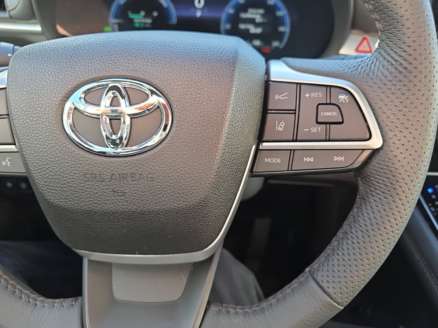 Used 2025 Toyota Sienna Limited AWD/4WD image 12