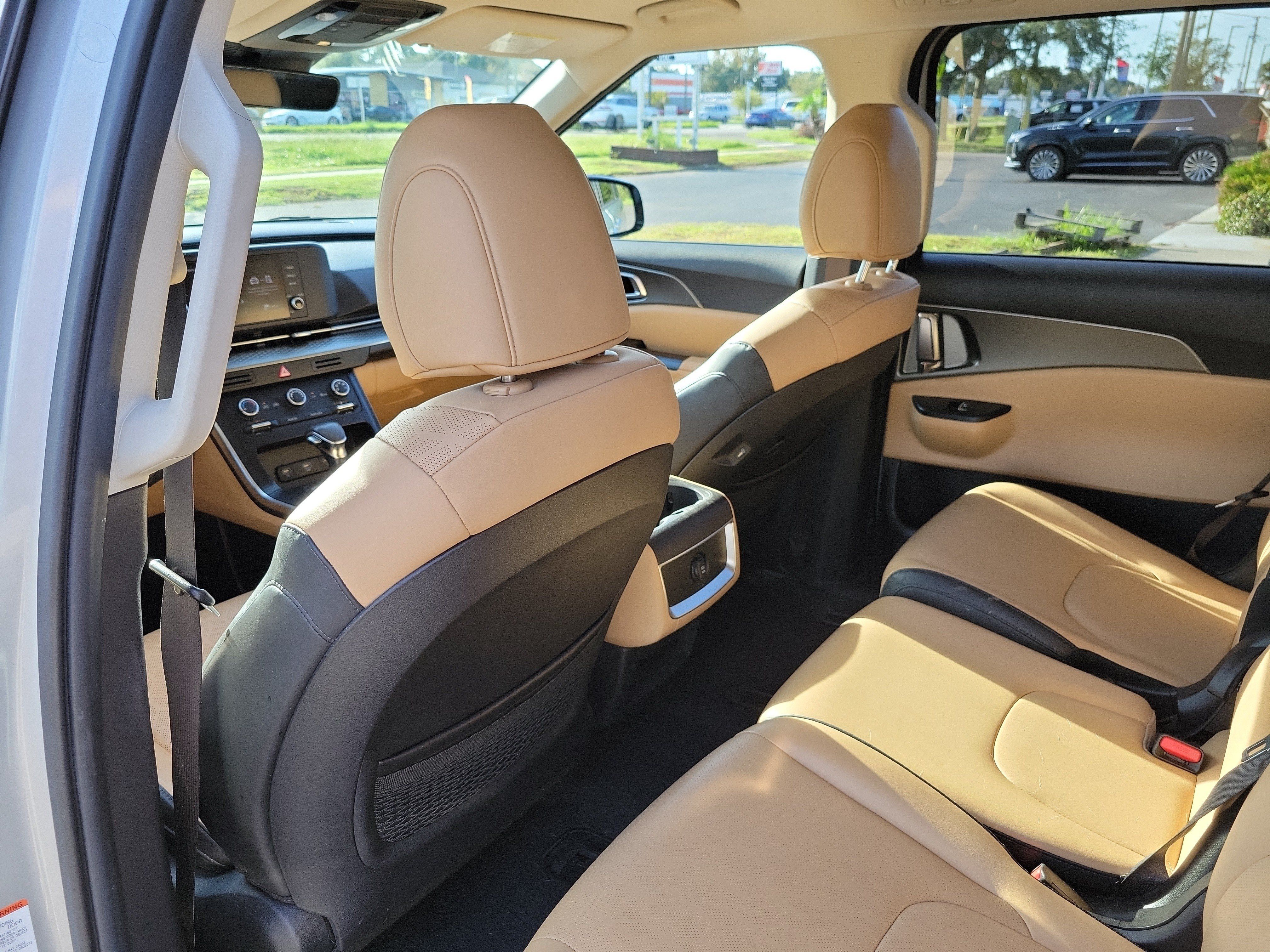 Used 2022 Kia Carnival LX FWD image 16