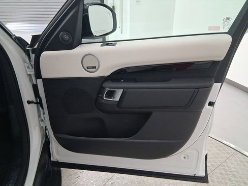 New 2025 Land Rover Discovery S image 33