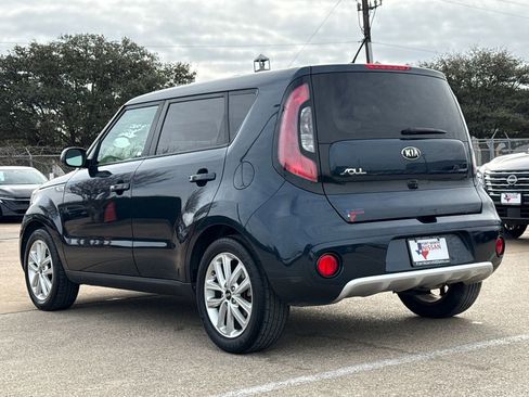 Used 2017 Kia Soul + image 7