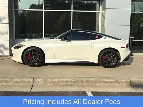 Certified 2025 Nissan Z Performance w/ Floor Mat Package RWD image 5