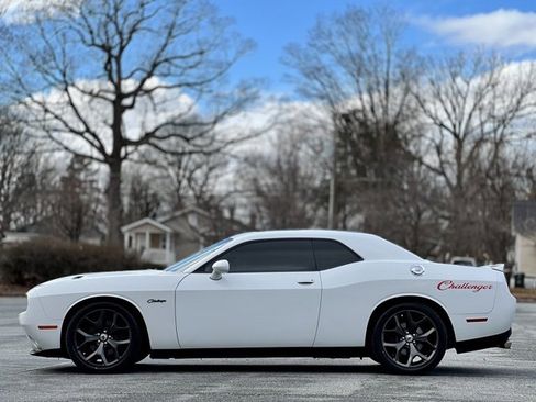 Used 2018 Dodge Challenger SXT image 8