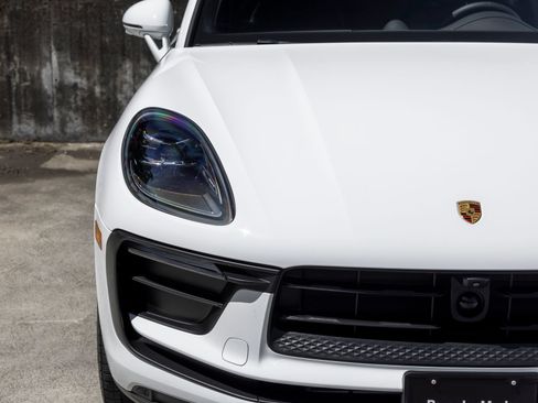 Certified 2026 Porsche Macan AWD/4WD image 14