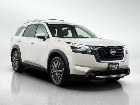 Used 2023 Nissan Pathfinder SL w/ SL Premium Package AWD/4WD image 7