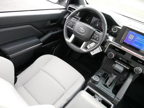 Certified 2025 Toyota 4Runner SR5 image 9