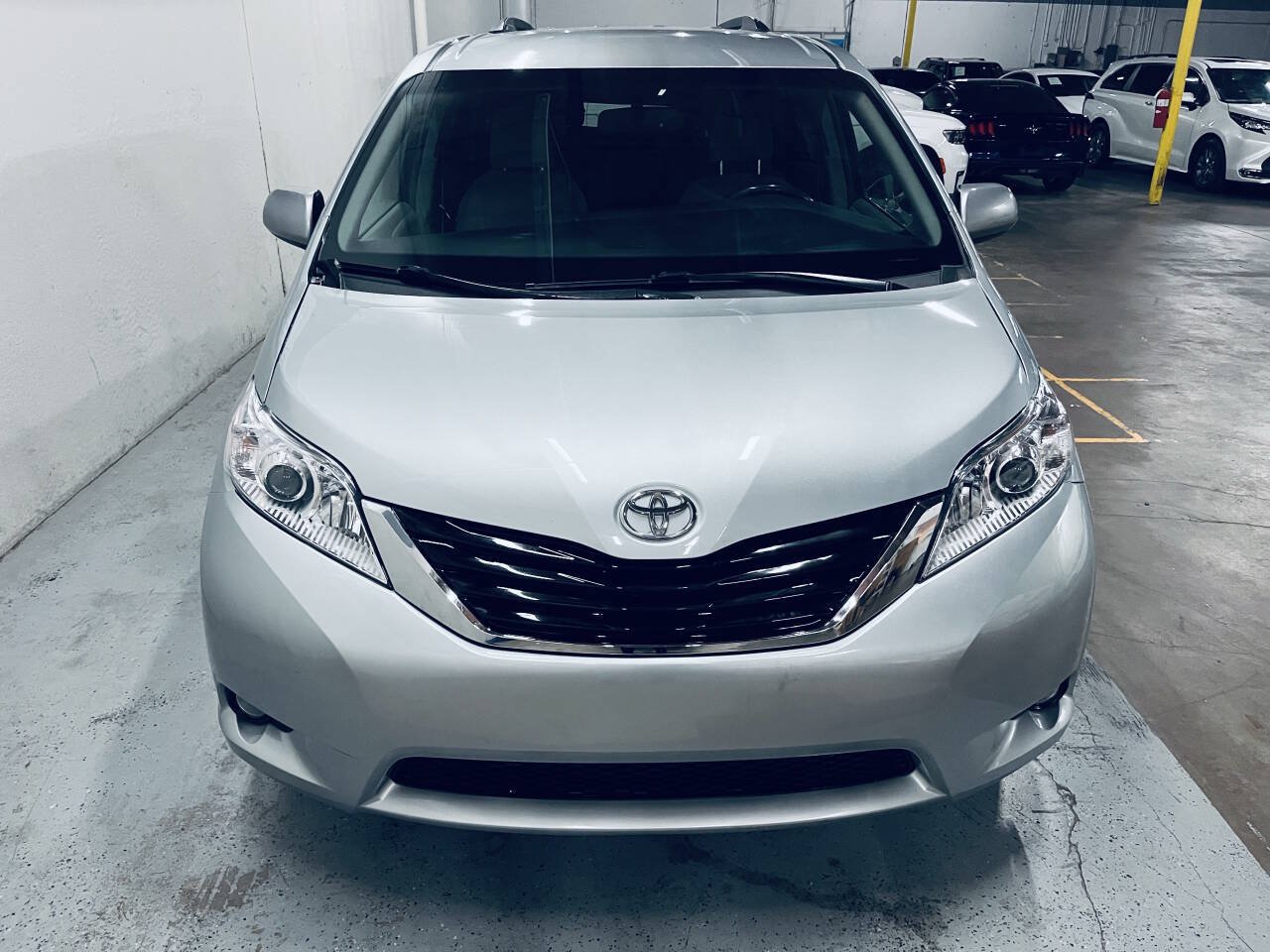Used 2017 Toyota Sienna LE FWD image 13