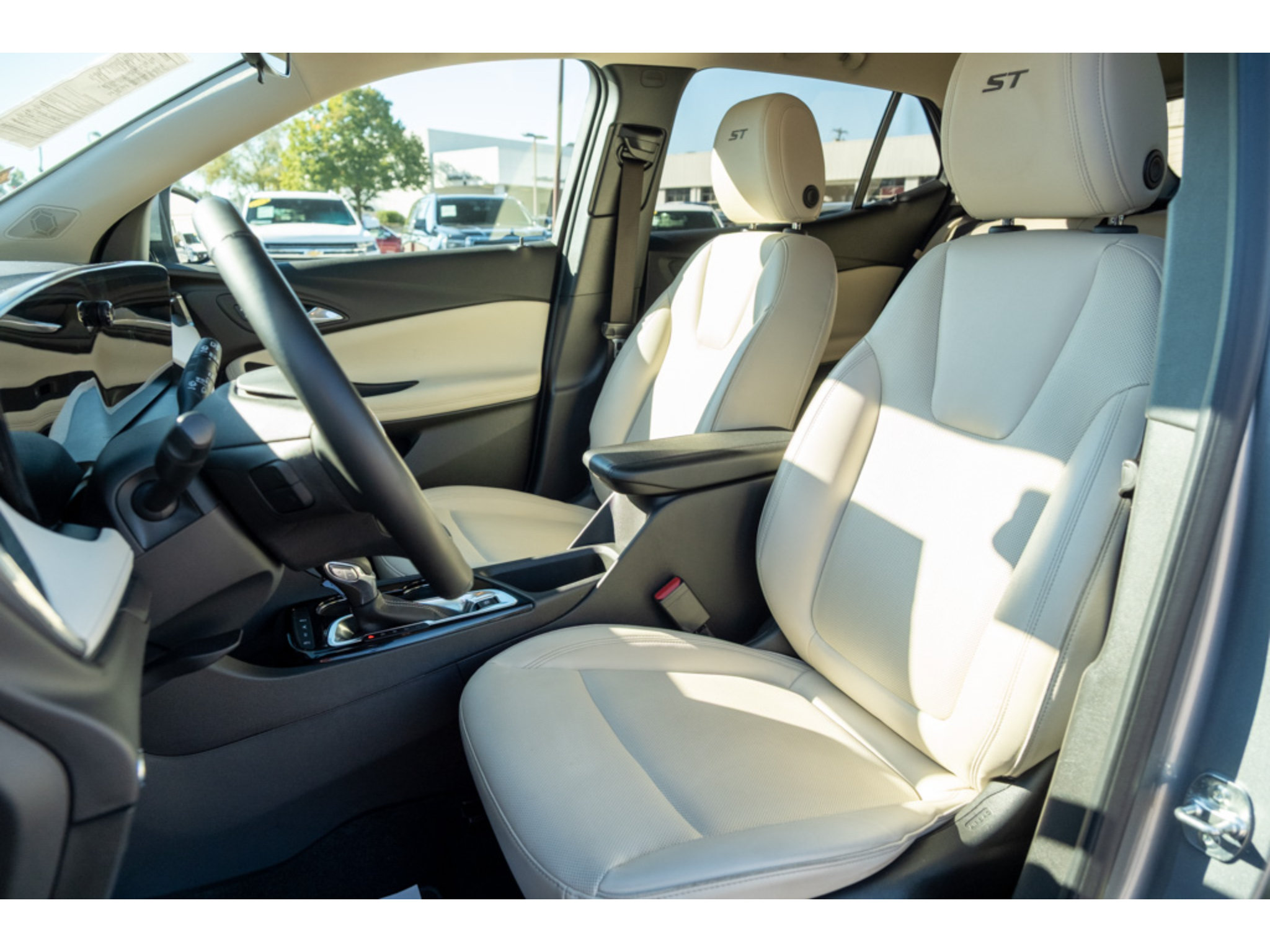 Used 2025 Buick Encore GX Sport Touring w/ Comfort Package AWD/4WD image 12