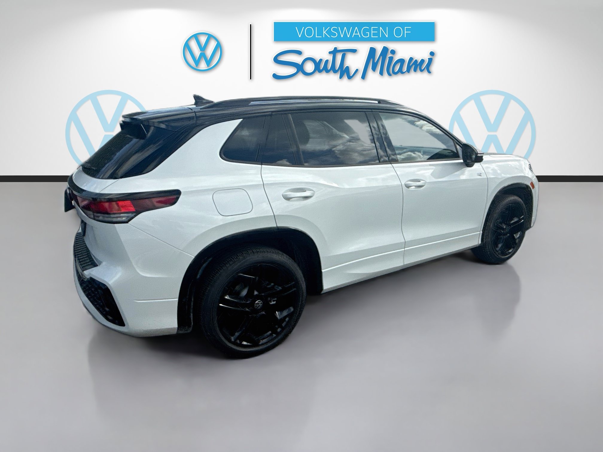 New 2026 Volkswagen Tiguan SE R-Line FWD image 7