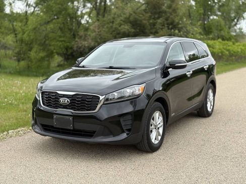 Used 2019 Kia Sorento AWD V6 image 2