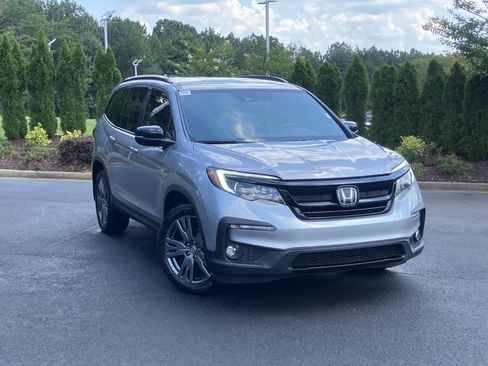 Used 2022 Honda Pilot Sport image 2