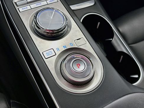 Used 2025 Genesis GV70 2.5T AWD/4WD image 25