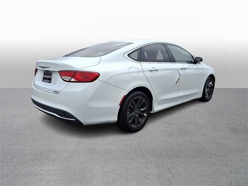 Used 2015 Chrysler 200 Limited w/ Convenience Group image 4