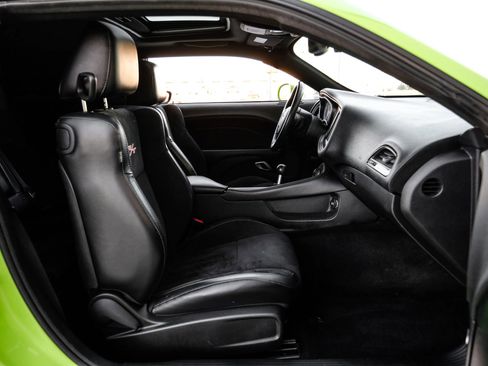 Used 2015 Dodge Challenger R/T Scat Pack w/ Leather Interior Group image 29