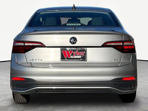 Used 2024 Volkswagen Jetta SE FWD image 5