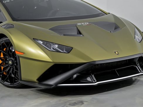Used 2023 Lamborghini Huracan STO image 3